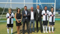 Da sinistra: Barbara Mainardi, capitano squadra femminile Parma Calcio 1913; Katia Desogus, direttore marketing di Ringo; Marco Ferrari, vice presidente Parma Calcio 1913; Fausto Pizzi (responsabile Settore Giovanile Parma Calcio 1913); Marco Dell&#039;Otti, direttore territoriale Parma di Cariparma Crédit Agricole; Vincenzo Metitiero, capitano Juniores Parma Calcio 1913 e Debora Fragni, esterno sinistro squadra femminile Parma Calcio 1913