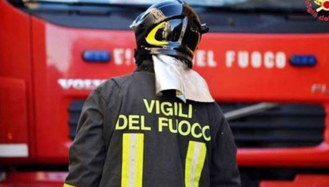 Sabato “di fuoco” a Parma. In fiamme 13 veicoli