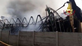 Incendio in una Azienda di prodotti per guardino.