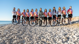 Il Parmigiano Reggiano torna in sella con la squadra di ciclismo femminile UAE Team ADQ