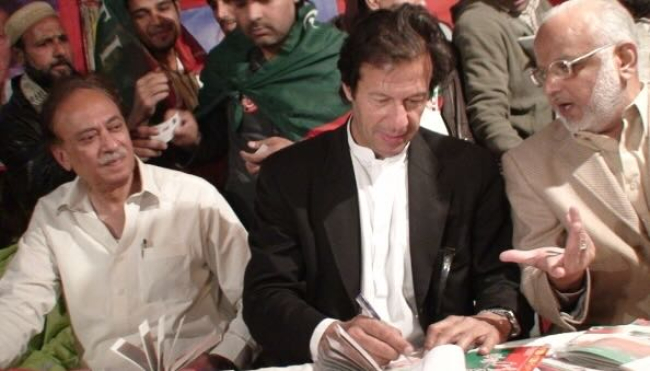 L&#039;ex Primo Ministro pakistano Imran Khan è stato arrestato nel Tribunale di Islamabad