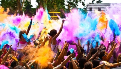 Con &quot;Sogno d&#039;Oriente&quot;, a Piacenza il più grande Festival dei Colori