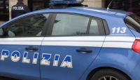 Concorda finto appuntamento hard spacciandosi per donna poi aggredisce e rapina il cliente