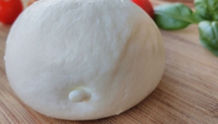 Esselunga ritira la mozzarella di bufala campana: data di scadenza sbagliata.