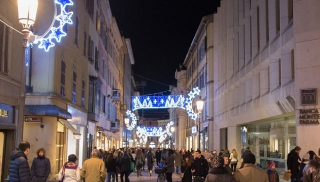 Parma si illumina di solidarietà