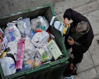 Tutto tace e intanto aumenta la povertà