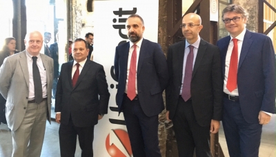 Focus Agroalimentare UniCredit a Reggio Emilia Da sinistra: Mauro Bambagioni, specialista agricoltura UniCredit; Vito Noto, responsabile credito Centro Nord UniCredit; Andrea Burchi, Regional Manager Centro Nord UniCredit; Massimo Macchitella, responsabile Small business &amp; financing products UniCredit; Livio Stellati, responsabile Sviluppo territori Centro Nord UniCredit