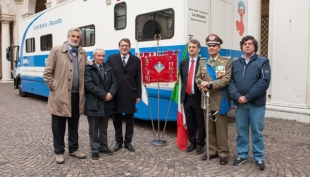 Nel Cortile d&#039;Onore dell&#039;Accademia Militare alla presenza del Sindaco Giancarlo Muzzarelli, del prefetto di Modena Michele Di Bari, del Comandante dell&#039;Accademia Gen. Salvatore Camporeale, del vice presidente Avis regionale Ennio Cottafavi, del presidente di Avis Provinciale Maurizio Pirazzoli e del presidente dell&#039;Avis Comunale Livio Bonomi