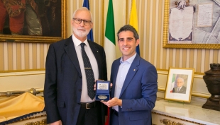 Il saluto del Questore uscente Pier Riccardo Piovesana al sindaco di Parma