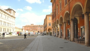 Modena - Terminato un altro tratto di Piazza Roma