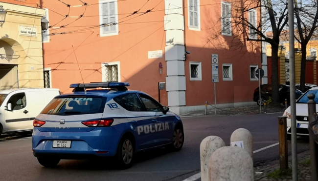 Controllo Integrato del Territorio a Modena: identificate 131 persone e trovata droga nei cespugli