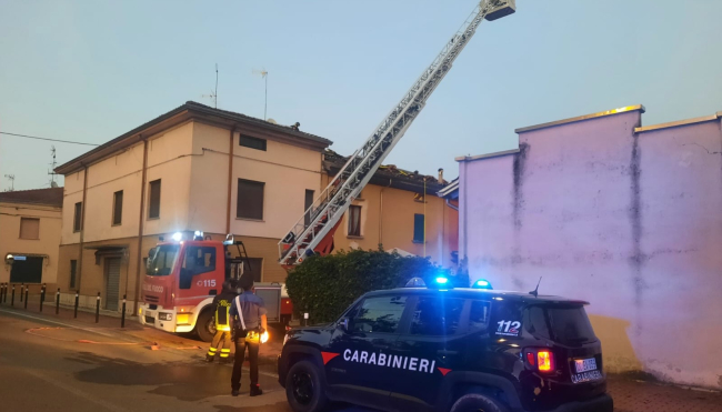 Sottotetto in fiamme a Sissa