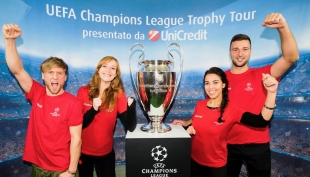 L&#039;UEFA Champions League Trophy Tour: la Coppa dalla Grandi Orecchie al Royal Hotel Carlton