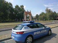 Ruba all&#039;interno di un&#039;auto: 21enne marocchino in manette per rapina impropria.