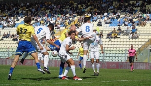 Il Modena vince (in 18 minuti) contro il Pavia. Ma i vertici della classifica restano invariati.