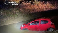 Ragazza finisce con l’auto nel canale. Salvata dai Carabinieri