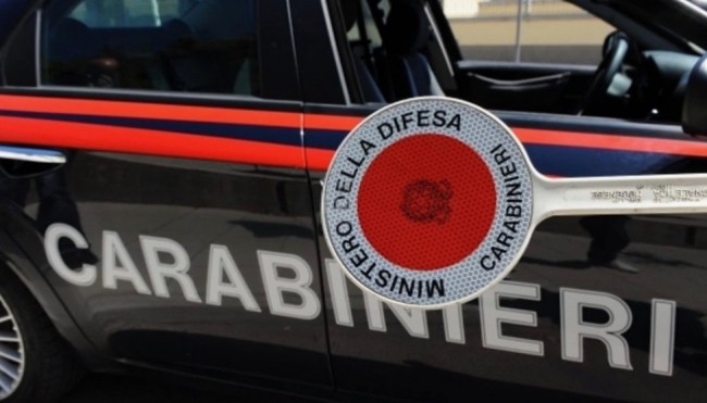 Sedicenne su auto non assicurata e fugge dai Carabinieri