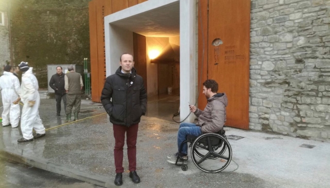 Pronti a partire - Sopralluogo dell&#039;Associazione Paraplegici di Massa Carrara sul nuovo ascensore del Castello del Piagnaro