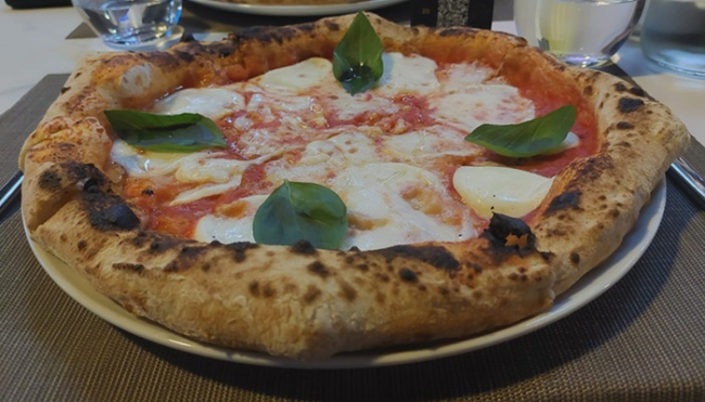 &quot;La Piazzetta&quot; dove mangiare la pizza napoletana a Dubai