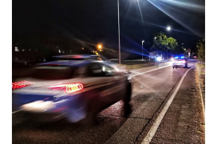 La Polizia di Stato e l’Arma dei Carabinieri arrestano un uomo per resistenza a P.U. e danneggiamento aggravato