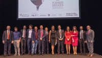 vincitori dei Lambrusco Awards 2019: a sinistra Stefano Landi (Presidente CCIAA), al centro Luca Vecchi (Sindaco Reggio Emilia) e Chiara Giallonardo madrina della serata