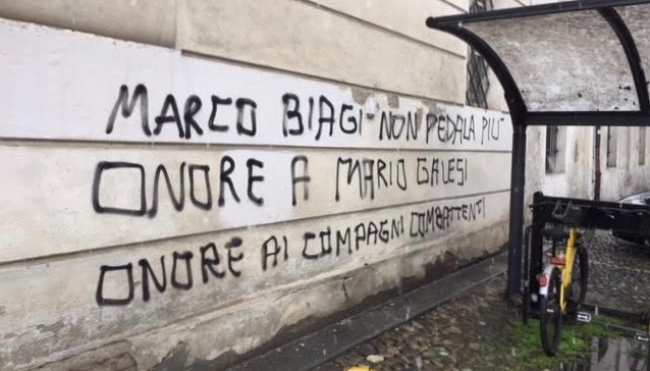 scritte contro Marco Biagi sui muri della facoltà di Economia a Modena