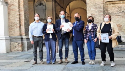 Parma: Illumina le vetrine non coprirle 