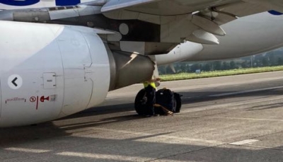 Paura in volo: tre pneumatici aereo Edelweiss scoppiano al decollo