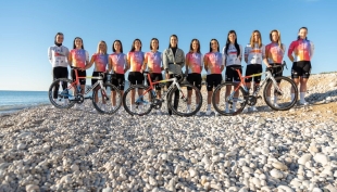 Il Parmigiano Reggiano torna in sella con la squadra di ciclismo femminile UAE TEAM ADQ