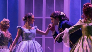 A teatro si rivive la magia di Cenerentola