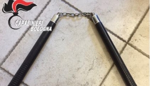 Alla guida di un&#039;auto con il nunchaku: cinquantunenne denunciato dai Carabinieri.