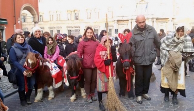 Modena - Con la Befana ritorna la parata dei pony in centro storico
