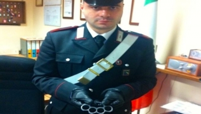 Reggio Emilia - Entra nel tribunale con tirapugni in acciaio, bloccato e denunciato dai Carabinieri