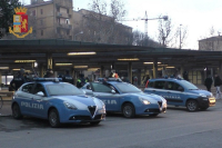 Polizia di Stato: blitz alla Stazione delle Autocorriere. Controllate 109 persone. Tre cittadini stranieri espulsi, sequestrati 90,10 grammi di stupefacente