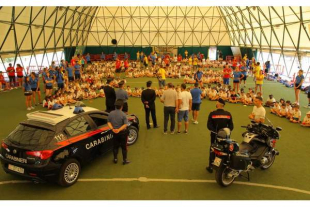 I Carabinieri incontrano i bambini nei centri estivi giovanili