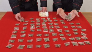 Trovato con 76 bustine di marjuana nel marsupio. Arrestato 37enne nigeriano