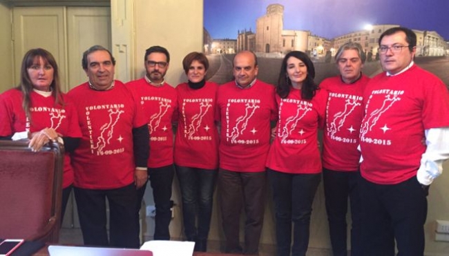 Piacenza - La Giunta indossa la maglietta simbolo della ricostruzione post alluvione