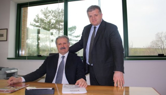 il nuovo presidente del CAP Grenzi (seduto) e il direttore Cremonini