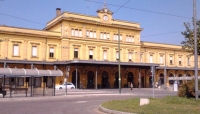 Accoltella sul treno un passeggero per rubargli lo zaino